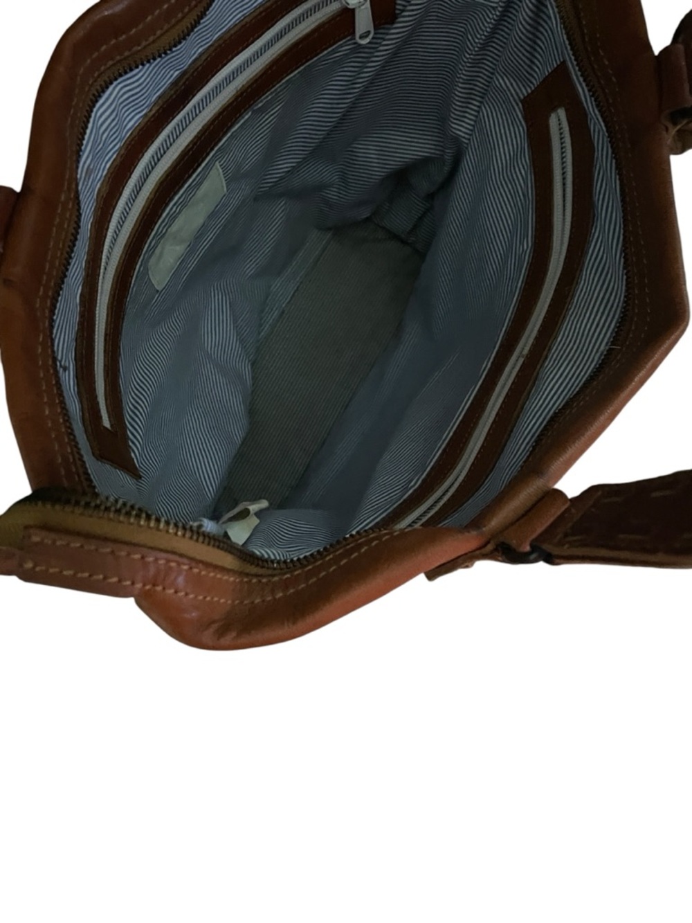 Vintage Boho Tan Full-Grain Leather Tote Bag w/ Buckle Pocket - Picture 6 of 7